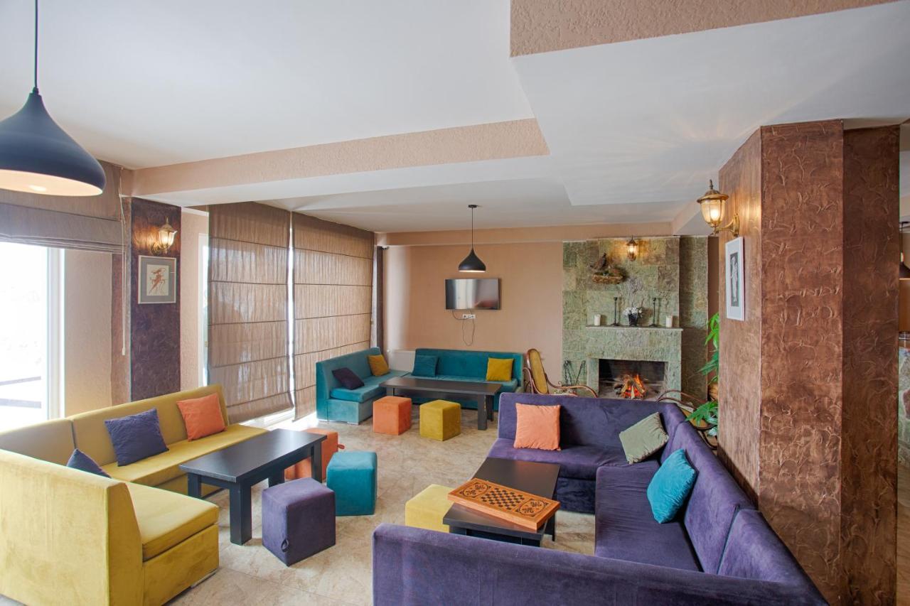 Hotel Donata Goedaoeri Buitenkant foto