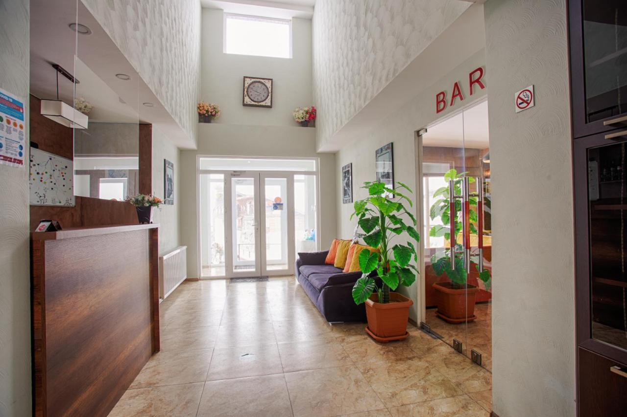 Hotel Donata Goedaoeri Buitenkant foto