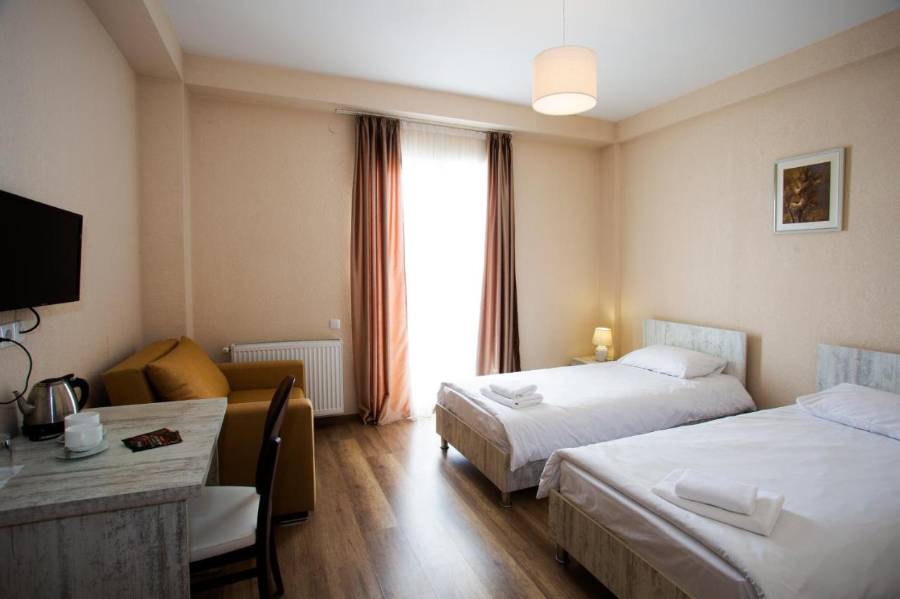 Hotel Donata Goedaoeri Buitenkant foto