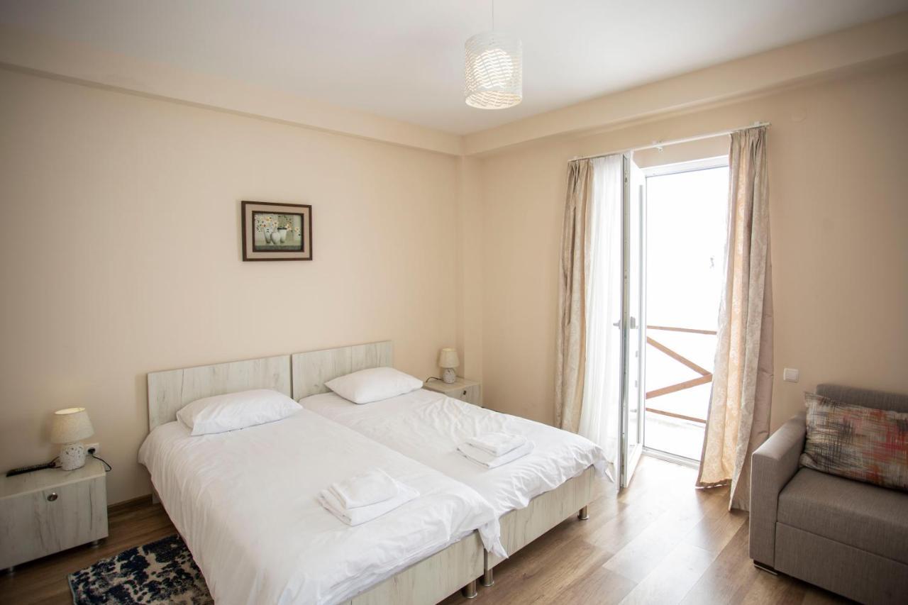 Hotel Donata Goedaoeri Buitenkant foto
