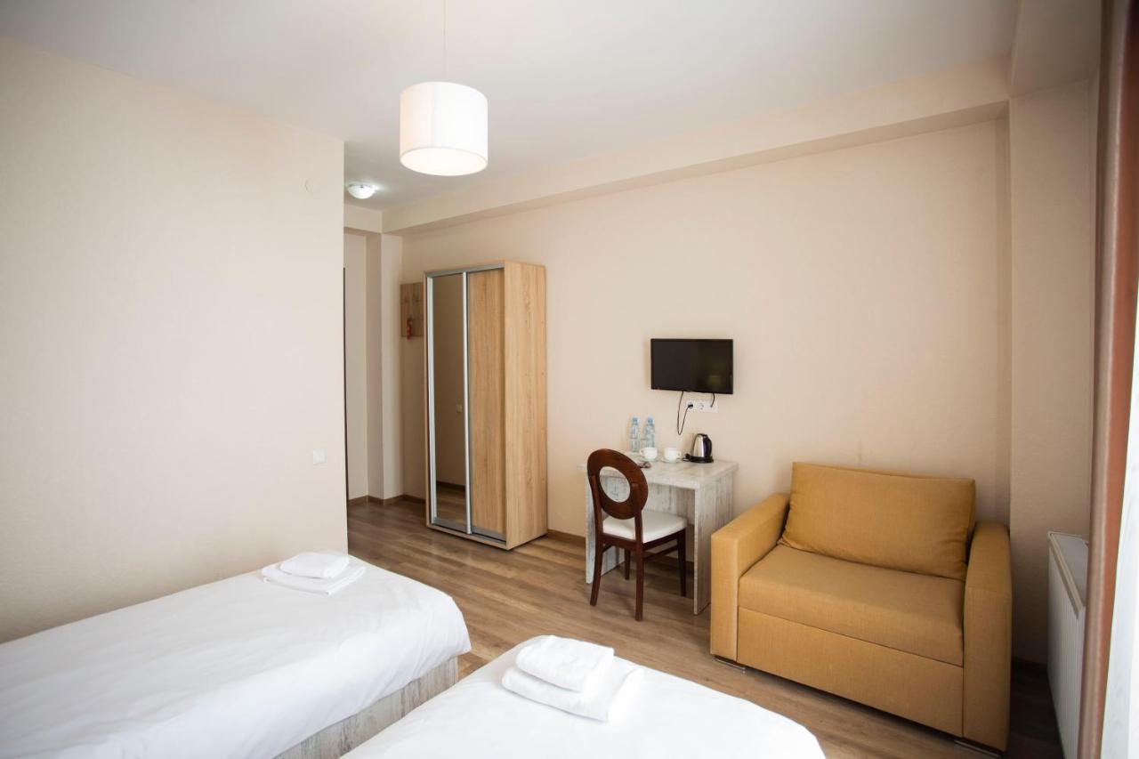 Hotel Donata Goedaoeri Buitenkant foto
