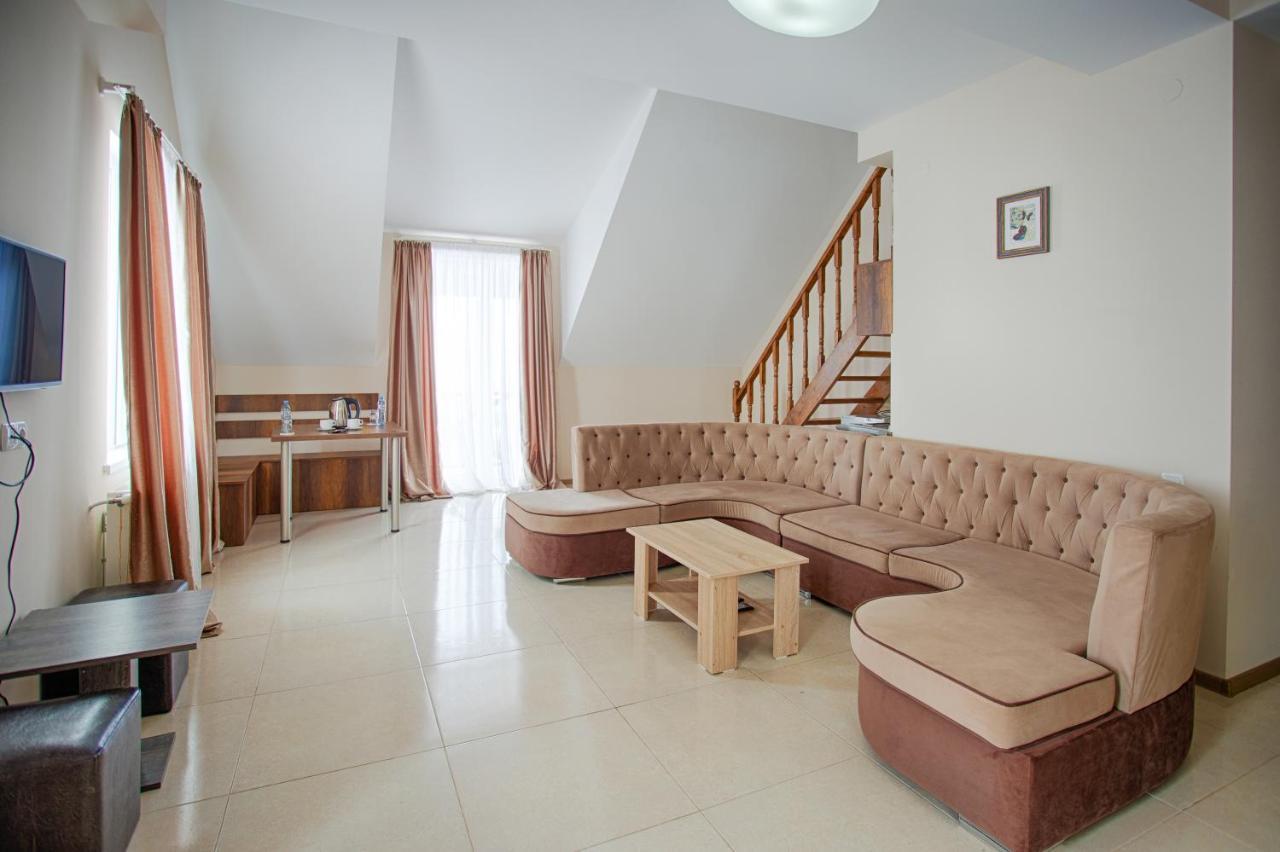 Hotel Donata Goedaoeri Buitenkant foto