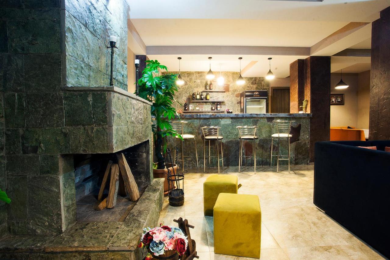 Hotel Donata Goedaoeri Buitenkant foto