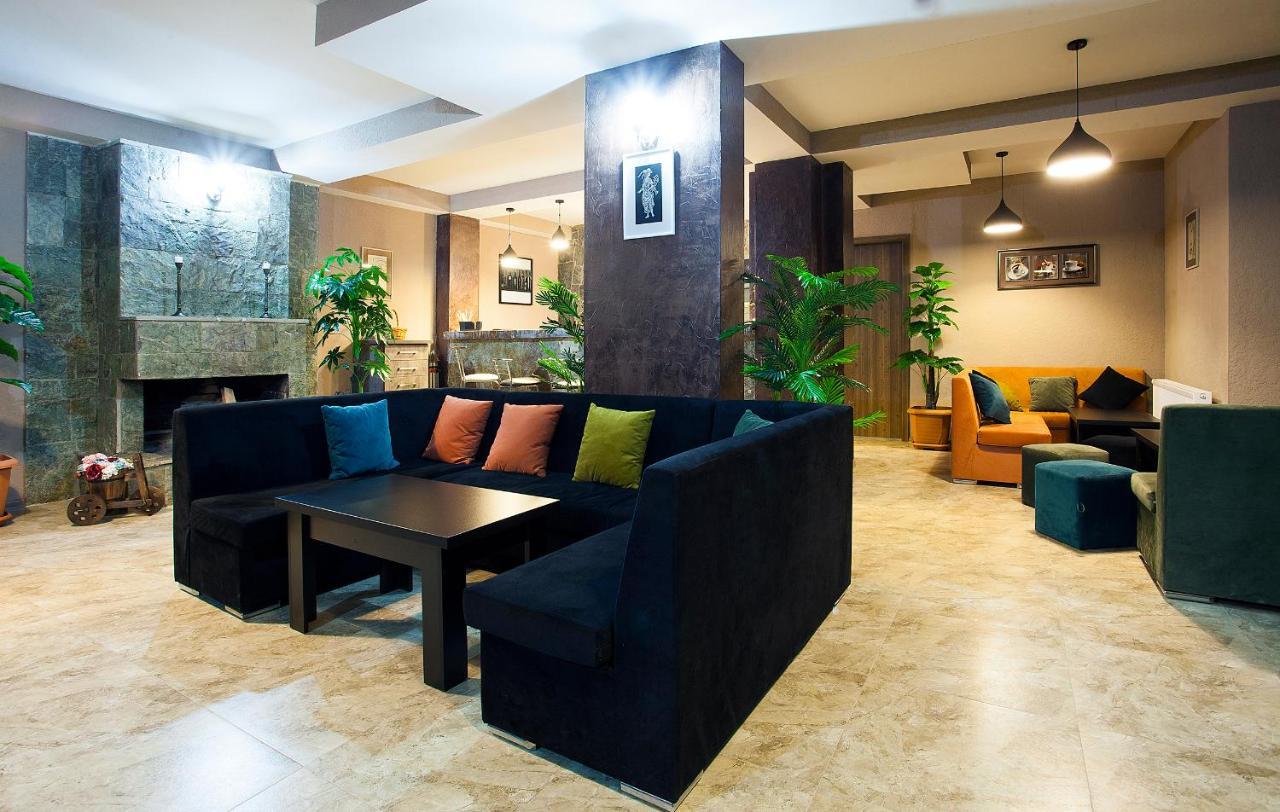 Hotel Donata Goedaoeri Buitenkant foto
