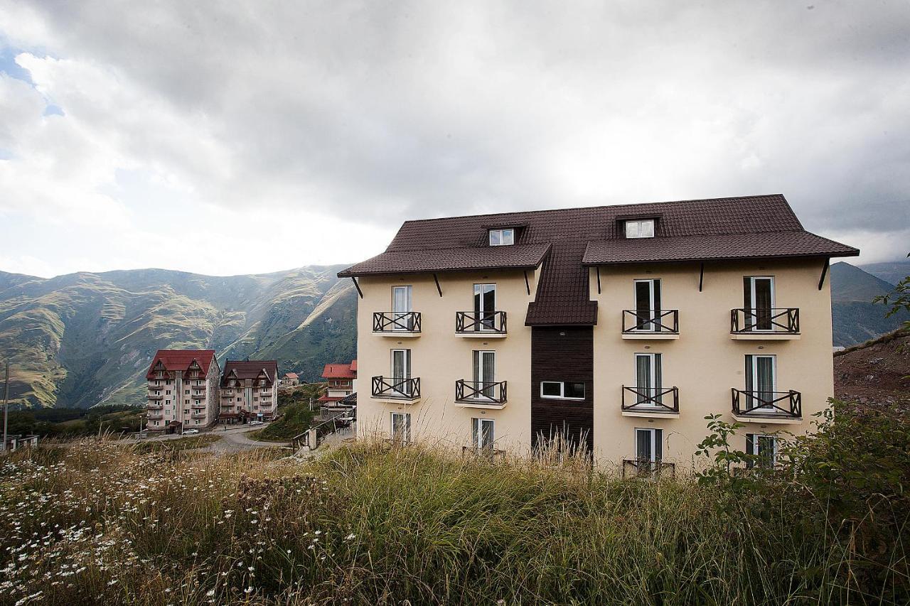 Hotel Donata Goedaoeri Buitenkant foto