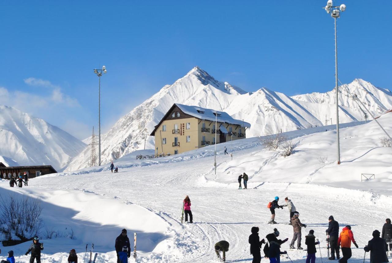Hotel Donata Goedaoeri Buitenkant foto